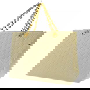 CHANEL IVORY LAMBSKIN CHAIN TOTE HANDBAG: CHANEL IVORY LAMBSKIN CHAIN TOTE HANDBAG CONDITION OUTSIDE : A+: VERY GOOD CONDITION!! There are scuffs on the edges. INSIDE: A+: VERY GOOD CONDITION!! Minor dirt Number :45 Pocket :Outside: - Inside: