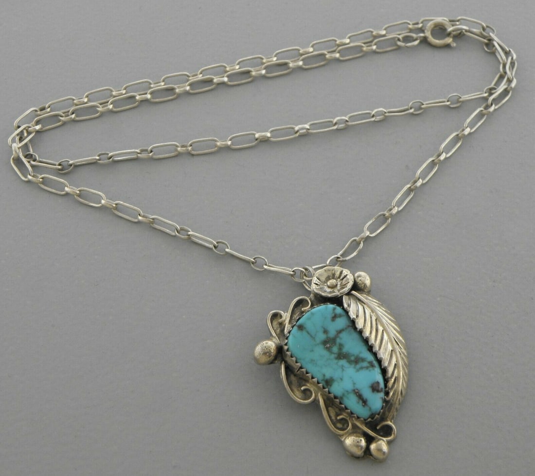 VINTAGE NAVAJO STERLING SILVER TURQUOISE NECKLACE (1 of 2)