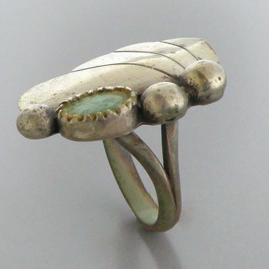 VINTAGE EARLY NAVAJO STERLING SILVER TURQUOISE RING SIZE 6 (1 of 2)