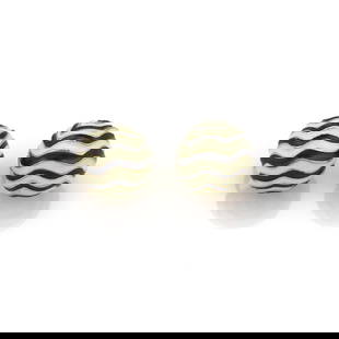 DAVID WEBB 18K YELLOW GOLD BLACK & CREAM WAVE DESIGN CLIP ON DOME EARRINGS: DAVID WEBB 18K YELLOW GOLD BLACK & CREAM WAVE DESIGN CLIP ON DOME EARRINGS David Webb 18k Yellow Gold Black & Cream Wave Design Clip On Dome Earrings Description This elegant pair of authentic earring