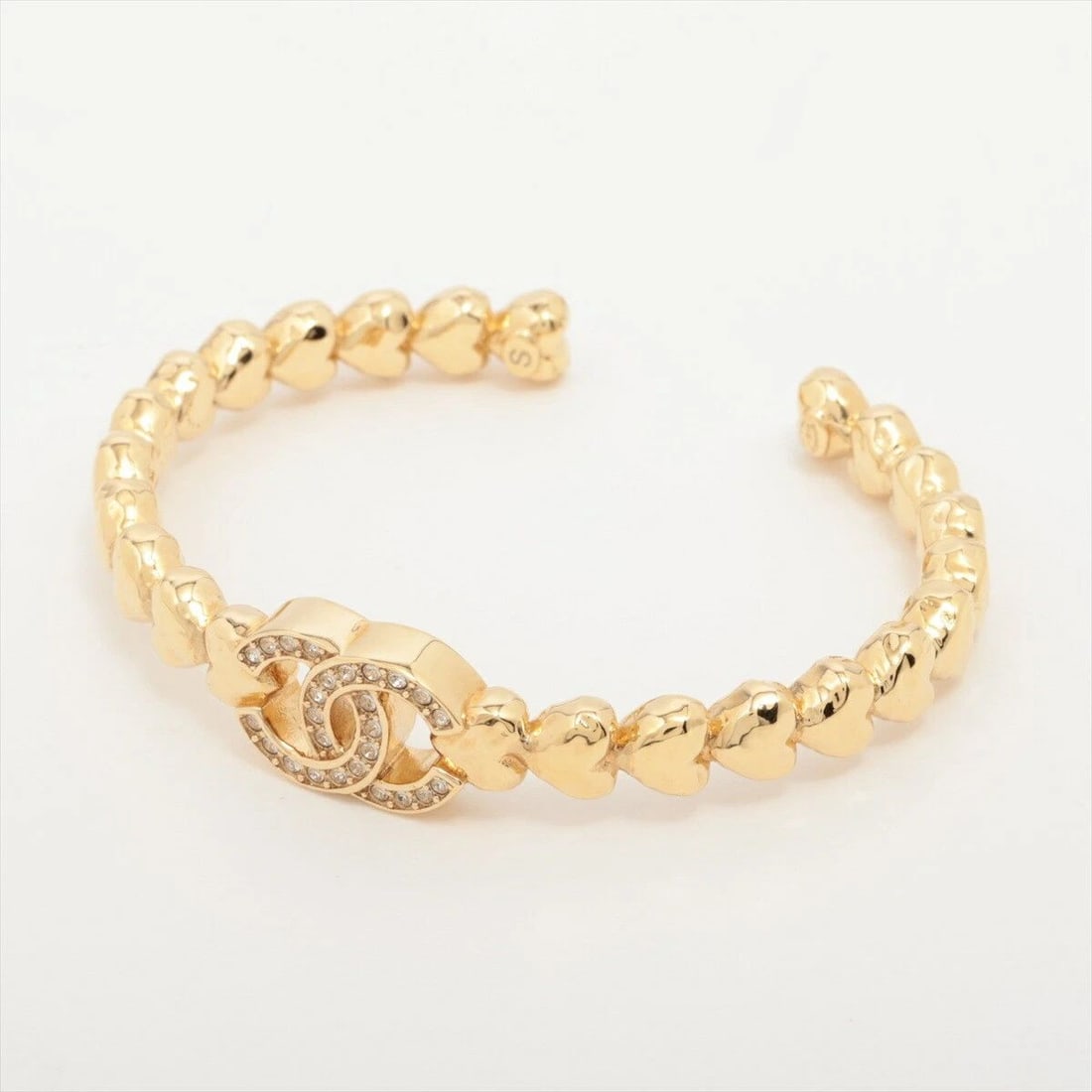 CHANEL BRACELET CUFF HEART CC RHINESTONE COCO GOLD GP B23P #S AUTHENTIC: CHANEL Bracelet Cuff Heart CC Rhinestone COCO Gold GP B23P #S authentic Description [Condition] A Some damages from normal use, but the condition is relatively good. [Size]#S /Wrist 5.5"(14cm)