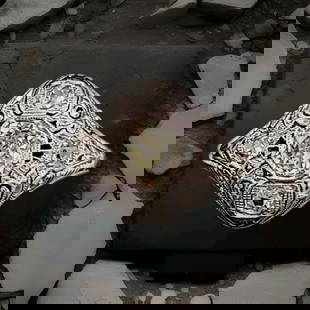 18K WHITE GOLD VINTAGE FILIGREE RING 0.82CT. NATURAL OLD MINE CUT DIAMOND  1920': 18K WHITE GOLD VINTAGE FILIGREE RING 0.82CT. NATURAL OLD MINE CUT DIAMOND 1920' This 18k White Gold Vintage Filigree ring features approx center weight of 0.82ct natural old mine cut diamond, SI1 clar