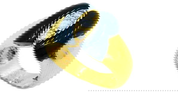 VAN CLEEF & ARPELS ONYX RING DIAMOND PAPILLON RING: VAN CLEEF & ARPELS ONYX RING DIAMOND PAPILLON RING DESIGNER: Van Cleef & Arpels CIRCA: Late 20th Century MATERIALS: 18k Yellow Gold GEMSTONE: Onyx, Round Brilliant Cut Diamond WEIGHT: 7.1 grams RING S