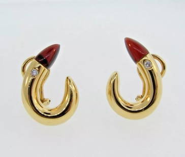 CHIC MANFREDI 18K YELLOW GOLD, DIAMOND & GARNET EARRINGS: CHIC MANFREDI 18K YELLOW GOLD, DIAMOND & GARNET EARRINGS Manfredi 18k Yellow Gold, Diamond & Garnet Earrings This is a must for a collector! The weight is 14.2 grams The height is 1 inch. There are 0.