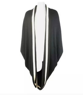 ALEXANDER MCQUEEN BLACK AND WHITE KNIT WOOL CARDIGAN PONCHO SWEATER SIZE M: ALEXANDER MCQUEEN BLACK AND WHITE KNIT WOOL CARDIGAN PONCHO SWEATER SIZE M ALEXANDER MCQUEEN BLACK AND WHITE KNIT WOOL CARDIGAN PONCHO SWEATER SIZE M Sleeveless One pocket on each side Maxi length Loo