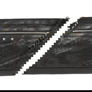 BALENCIAGA BLACK LAMBSKIN CLIP M CLUTCH BAG: BALENCIAGA BLACK LAMBSKIN CLIP M CLUTCH BAG Pocket x1 Inside: - Size (Inch) :W 13.0 x H 8.7 " Size (CM) :W 33.0 x H 22.0 cm Color : Black Material : Lambskin Comes with : No Accessories Made in : Ita