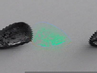 0.18ct NATURAL COLOMBIAN GREEN EMERALD PEAR SHAPE 4.8x3.1mm: 0.18ct NATURAL COLOMBIAN GREEN EMERALD PEAR SHAPE 4.8x3.1mm LOOSE NATURAL COLOMBIAN EMERALD Sale is for 1 natural green Emerald 0.18ct Measures 4.8x3.1mm Pear Shape Please refer to pics for clarity an