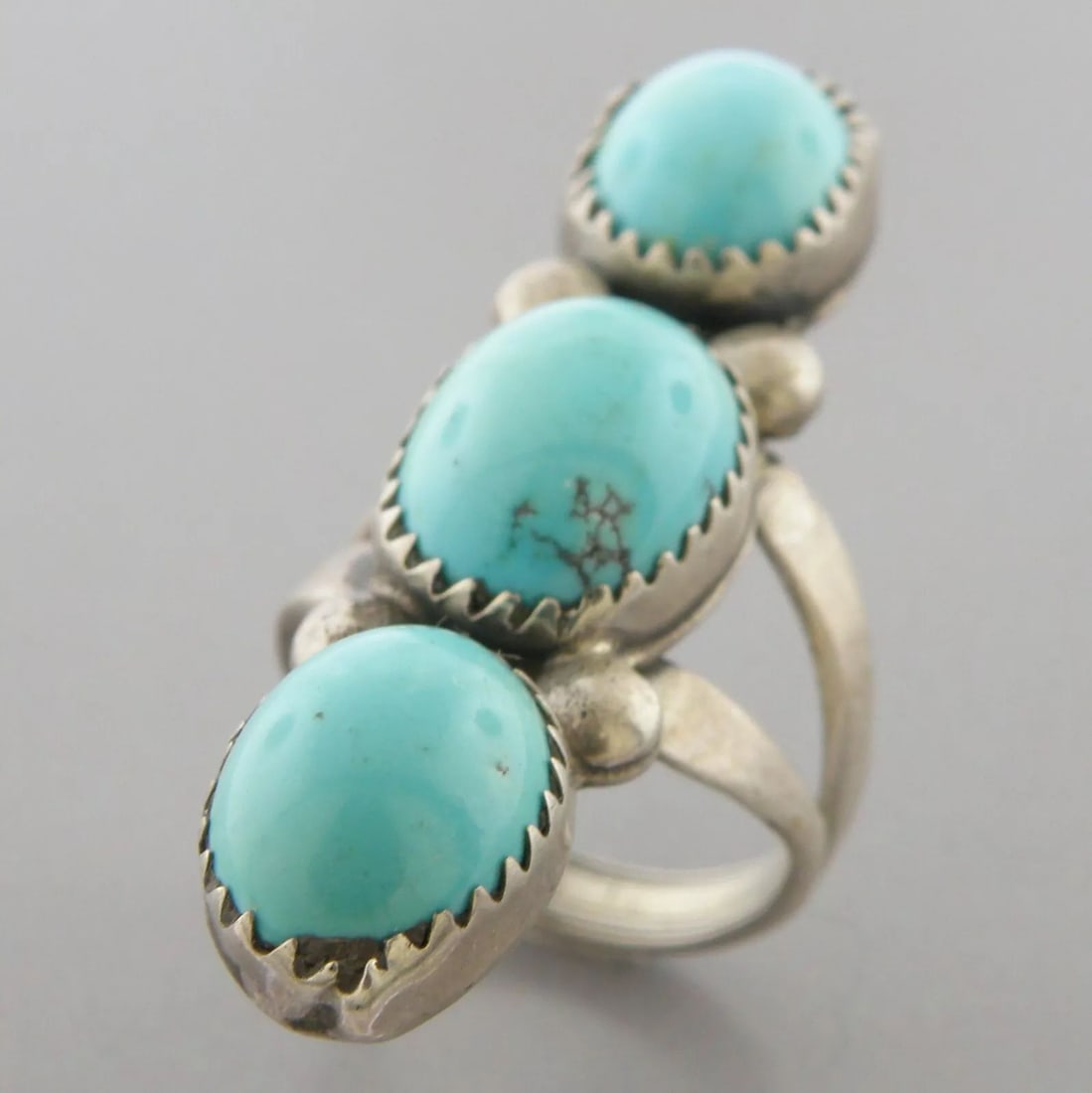 VINTAGE BEAUTIFUL NAVAJO STERLING SILVER LIGHT BLUE TURQUOISE RING (1 of 2)