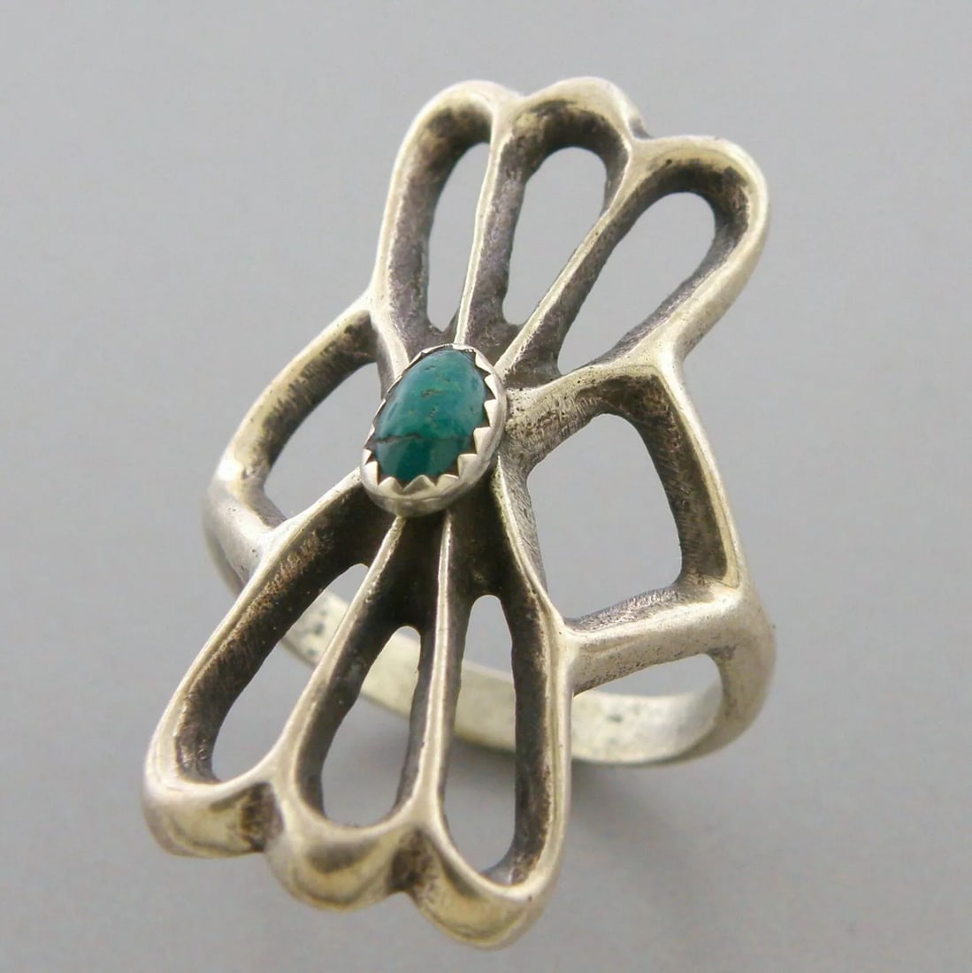 VINTAGE SOUTHWESTERN STERLING SILVER TURQUOISE RING SIZE 5.5 (1 of 2)