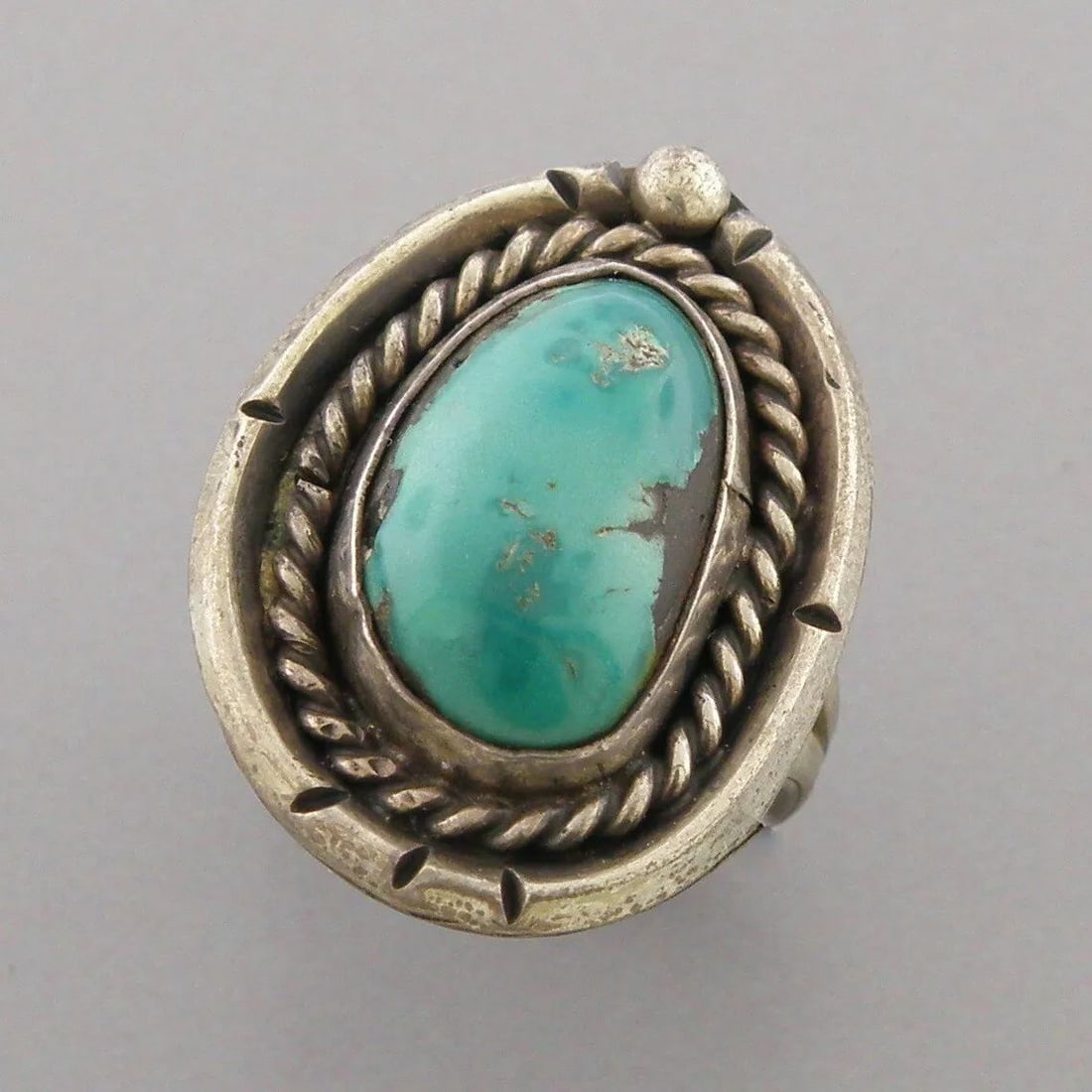 VINTAGE BEAUTIFUL NAVAJO STERLING SILVER GREEN TURQUOISE RING (1 of 2)