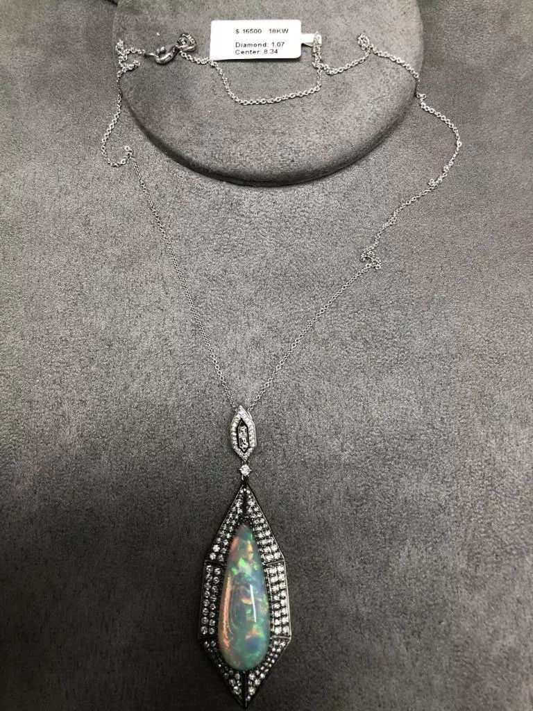 18KT GOLD 9.50CT LRG OPAL AND DIAMOND NECKLACE (1 of 2)