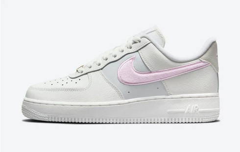 NIKE AIR FORCE 1 LOW WHITE PINK CHENILLE WOMEN'S SNEAKERS US SIZE 9.5: NIKE AIR FORCE 1 LOW WHITE PINK CHENILLE WOMEN'S SNEAKERS US SIZE 9.5 Similar to another Air Force 1 that also features fleece-like Swooshes, this new pair flaunts an understated base. Although the en
