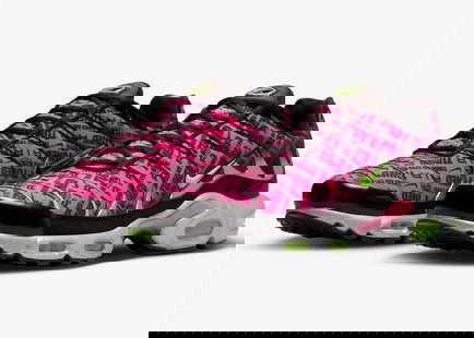 NIKE AIR MAX PLUS TN MERCURIAL XXV 25 ANNIVERSARY BLACK HYPERPINK US SIZE 11.5: NIKE AIR MAX PLUS TN MERCURIAL XXV 25 ANNIVERSARY BLACK HYPERPINK US SIZE 11.5 Honoring a quarter century of sneaker and soccer greatness, the Nike Air Max Plus Mercurial lets you tap into the rich hi