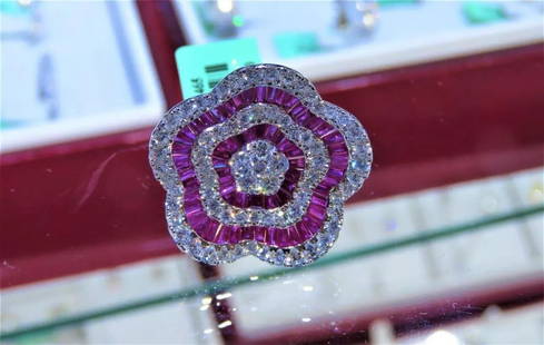 18KT 6.25CT GORGEOUS FANCY RUBY DIAMOND FLORAL RING: 18KT 6.25CT GORGEOUS FANCY RUBY DIAMOND FLORAL RING The Following Items we are offering is a Important Rare 18KT Gold Gorgeous Large Fancy Ruby and Diamond Floral Flower Ring. Stones are Glittering