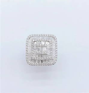 18KT GOLD LRG GORGEOUS TRILLION BAGUETTE CUT DIAMOND RING: 18KT GOLD LRG GORGEOUS TRILLION BAGUETTE CUT DIAMOND RING The Following Item we are offering is a Rare Important Radiant 18KT GOLD LARGE TRILLION BAGUETTE CUT AND ROUND CUT DIAMOND RING. Ring is