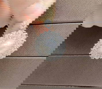 18KT GOLD LARGE FANCY PEARL AND 2CT DIAMOND PENDANT: 18KT GOLD LARGE FANCY PEARL AND 2CT DIAMOND PENDANT The Following Item we are offering is this Extremely Rare Beautiful 18KT Gold Fine Large Fancy Pearl Pendant comprised of Approx 2CTS Carats of