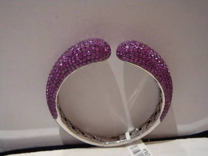 22 1/2 CARAT SPARKLING PINK SAPPHIRE BANGLE BRACELET!!: 22 1/2 CARAT SPARKLING PINK SAPPHIRE BANGLE BRACELET!! BEST OFFERS!!! RARE 22 1/2 CARAT SPARKLING PINK SAPPHIRE BANGLE BRACELET!! The Following Item we are offering is this Rare IMPORTANT FANCY PINK