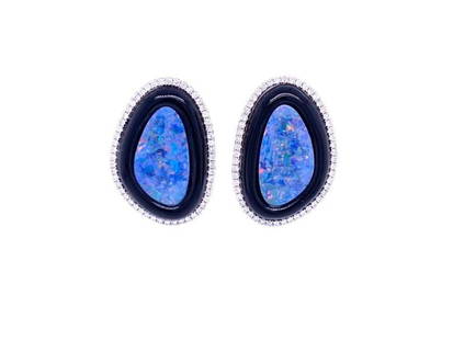 18KT GOLD BLACK OPAL DIAMOND AGATE EARRINGS: 18KT GOLD BLACK OPAL DIAMOND AGATE EARRINGS The Following Items we are offering is a Rare Important Spectacular and Brilliant 18KT Gold Large Gorgeous Black Opal Diamond Earrings. Earrings consist