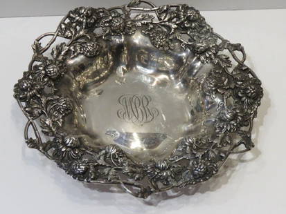 IMPORTANT LRG SPAULDING ROCOCO STERLING SILVER SERVER BOWL: IMPORTANT LRG SPAULDING ROCOCO STERLING SILVER SERVER BOWL IMPORTANT LRG SPAULDING ROCOCO STERLING SILVER SERVER BOWL The Following Items we are offering is a Rare Important Gorgeous Rococo