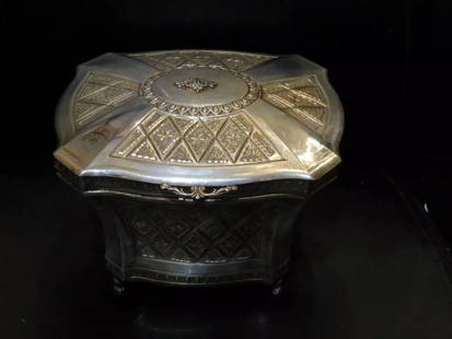 IMPORTANT ESTATE HAND HAMMERED STERLING SILVER ETCHED SCROLLED BOX CASE: IMPORTANT ESTATE HAND HAMMERED STERLING SILVER ETCHED SCROLLED BOX CASE The Following Item is A Spectacular and Very Beautiful Hand Hammered and Etched Scrolled Sterling Silver Large Box Case. Beautif