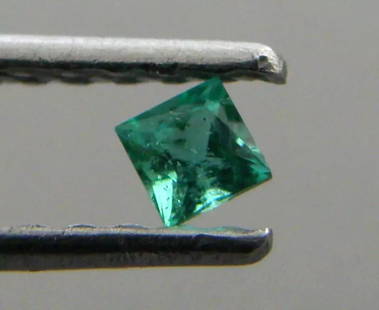 2.5mm PRINCESS CUT LOOSE NATURAL COLOMBIAN EMERALD: LOOSE NATURAL PRINCESS CUT COLOMBIAN EMERALD Sale is for 1 princess cut natural Colombian emerald Emerald measures 2.5mm x 2.5mm If you purchase 2 and want matching pair please let me know. New,