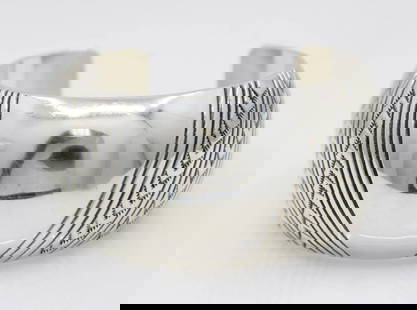 ORVILLE TSINNIE NAVAJO STERLING SILVER NEW MEXICO HAND STAMPED CUFF BRACELET: ORVILLE TSINNIE NAVAJO STERLING SILVER NEW MEXICO HAND STAMPED CUFF BRACELET ORVILLE TSINNIE NAVAJO STERLING SILVER NEW MEXICO HAND STAMPED CUFF BRACELET Description Orville Tsinnie NAVAJO Sterling Si