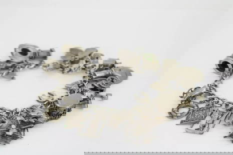 VINTAGE STERLING SILVER 25 CHARM BRACELET WESTERN COWBOY 7" ~ 48.9 GRAMS: VINTAGE STERLING SILVER 25 CHARM BRACELET WESTERN COWBOY 7" ~ 48.9 GRAMS VINTAGE STERLING SILVER 25 CHARM BRACELET WESTERN COWBOY 7" ~ 48.9 GRAMS Description Vintage Sterling Silver 25 Charm Bracelet