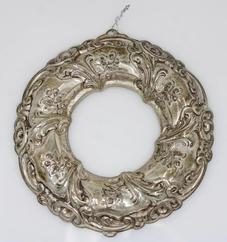 HOLIDAY WREATH 1989 STERLING SILVER GORHAM ARCHIVE COLLECTION CHRISTMAS ORNAMENT: HOLIDAY WREATH 1989 STERLING SILVER GORHAM ARCHIVE COLLECTION CHRISTMAS ORNAMENT HOLIDAY WREATH 1989 STERLING SILVER GORHAM ARCHIVE COLLECTION CHRISTMAS ORNAMENT Description Holiday Wreath 1989 Sterli