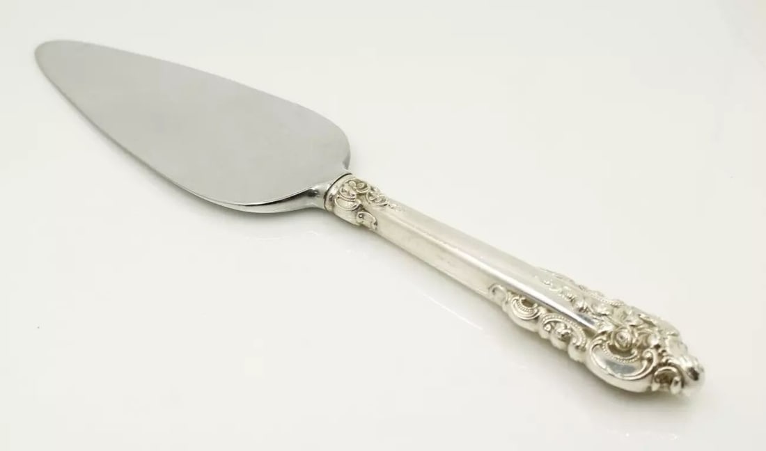 WALLACE GRANDE BAROQUE 10.5" PIE SERVER W/ STERLING SILVER HANDLE (1 of 2)