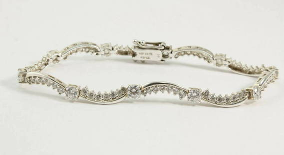 ELEGANT STERLING SILVER BRACELET 9.1 GRAMS: ELEGANT STERLING SILVER BRACELET 9.1 GRAMS Description Elegant Sterling Silver Bracelet Item is in great condition. May show signs of wear and/or tarnish. Bracelet has been professionally