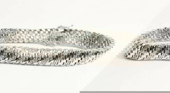 STERLING SILVER WAVE LINK 9.5MM BRACELET 7.5" ~ 28G: STERLING SILVER WAVE LINK 9.5MM BRACELET 7.5" ~ 28G Description Sterling Silver Wave Link Bracelet Item is in great condition. May show signs of wear and/or tarnish. MEASUREMENTS Fits 7.5 inch
