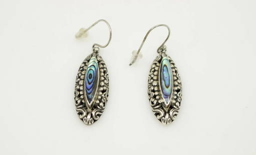 SAMUEL B STERLING SILVER ABALONE DANGLE DROP EARRINGS: SAMUEL B STERLING SILVER ABALONE DANGLE DROP EARRINGS Description Samuel B Sterling Silver Abalone Dangle Drop Earrings The earrings are in good condition. May show signs of wear and/or tear. 