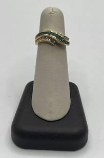 14KT YELLOW GOLD, DIAMOND & EMERALD RING SIZE 6.5: 14KT YELLOW GOLD, DIAMOND & EMERALD RING SIZE 6.5 This stunning ring is made of 14KT yellow gold, adorned with sparkling diamonds and beautiful emeralds. The combination of these precious metals and s