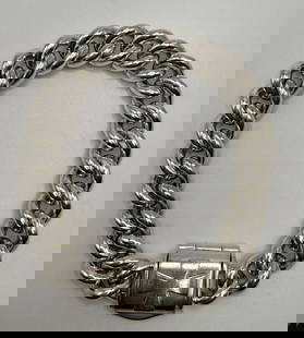 KIERSELSTEIN-CORD MALTESE CROSS LINK BRACELET - STERLING SILVER: KIERSELSTEIN-CORD MALTESE CROSS LINK BRACELET - STERLING SILVER The Kierselstein-Cord Maltese Cross Link Bracelet is a stunning piece of jewelry crafted from high-quality sterling silver. With a