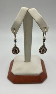 VINTAGE 14K YELLOW GOLD NATURAL PEAR SHAPE RHODOLITE GARNET DANGLE EARRINGS: VINTAGE 14K YELLOW GOLD NATURAL PEAR SHAPE RHODOLITE GARNET DANGLE EARRINGS Add a touch of vintage glamour with these stunning 14k yellow gold earrings. The beautiful pear-shaped rhodolite garnet