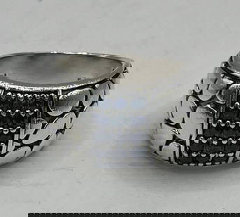 EFFY STERLING SILVER AND SAPPHIRE RING SIZE 6: EFFY STERLING SILVER AND SAPPHIRE RING SIZE 6 Effy Sterling Silver 925 and Sapphire RingSize 6Approximate weight 8.8 g 