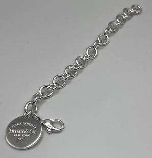 TIFFANY & CO STERLING SILVER RETURN T TIFFANY & CO. CIRCLE LINK CHARM BRACELET: TIFFANY & CO STERLING SILVER RETURN T TIFFANY & CO. CIRCLE LINK CHARM BRACELET Tiffany & Co Sterling Silver Return t Tiffany & Co. Circle Link Charm Bracelet7.5"Approximate weight is 35 g