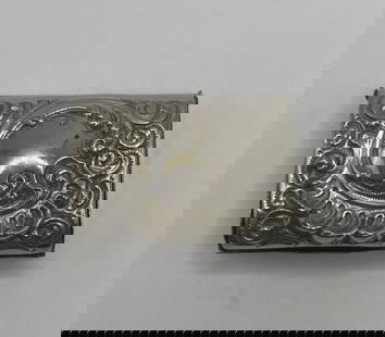 SILVER BOX WITH UNKNOWN PART FOR PACKING: SILVER BOX WITH UNKNOWN PART FOR PACKING The product is a sterling silver box with an unknown part designed for packing. The box is made of high-quality sterling silver (.925), giving it a luxurious a