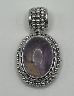 LARGE PURPLE AMETHYST STONE DESIGN PENDANT IN STERLING SILVER: LARGE PURPLE AMETHYST STONE DESIGN PENDANT IN STERLING SILVER Elevate your style with this stunning sterling silver pendant featuring a large, oval-shaped amethyst stone. The intricate design showcase
