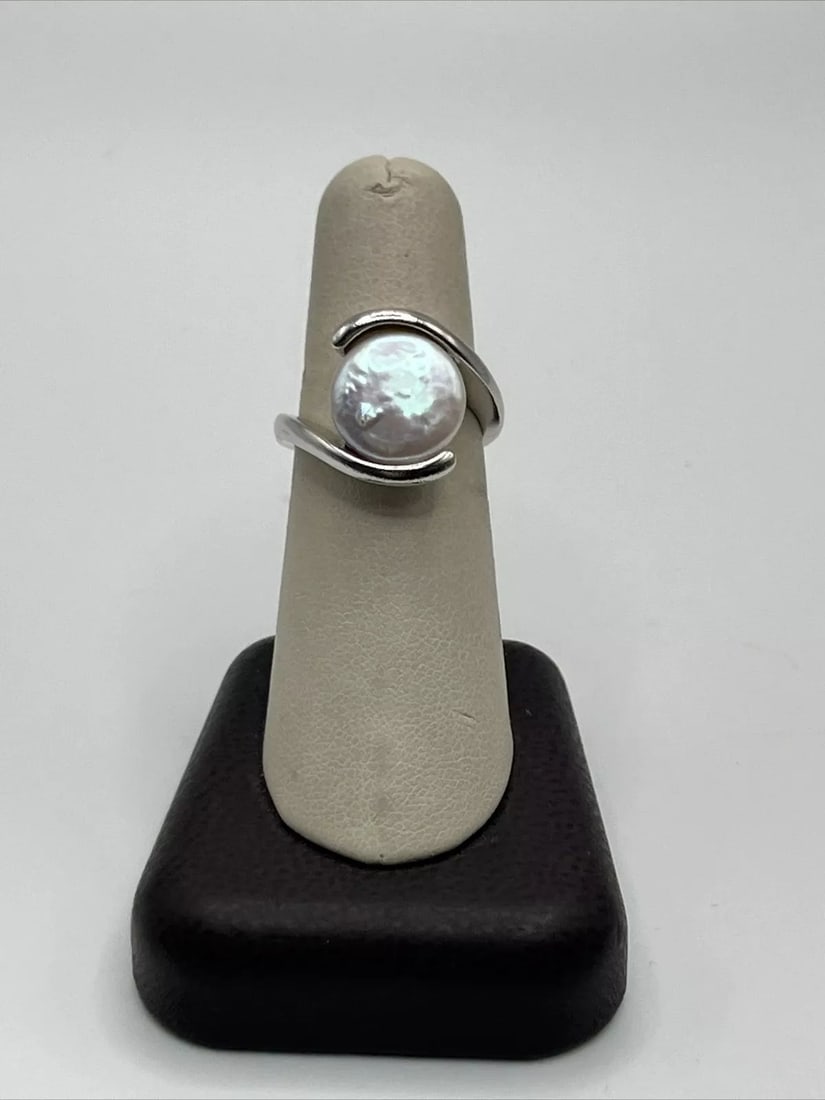 HONORA STERLING SILVER WITH WHITE BUTTON PEARL RING SIZE 7 (1 of 2)
