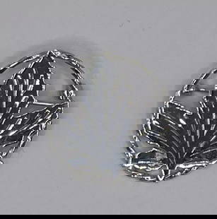 VINTAGE STERLING SILVER MAPLE LEAF PIN BROOCH LARGE LEAVES CANADIAN: VINTAGE STERLING SILVER MAPLE LEAF PIN BROOCH LARGE LEAVES CANADIAN Canadian Sterling Silver Maple Leaf Brooch PinLarge leavesApproximate weight is 2.7 g 
