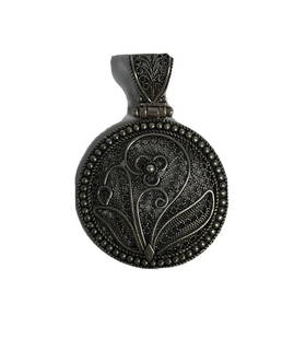 DGS TURKEY 925 STERLING SILVER ROUND FILIGREE FLORAL PENDANT: DGS TURKEY 925 STERLING SILVER ROUND FILIGREE FLORAL PENDANT DGS Turkey 925 Sterling Silver Round Filigree Floral PendantBeautiful detailApproximate weight is 9.1 g