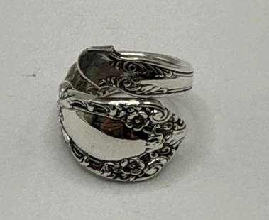 ALVIN STERLING SILVER SPOON RING SIZE 6.5: ALVIN STERLING SILVER SPOON RING SIZE 6.5 Crafted with the elegance of a master artisan, this Alvin Sterling Silver Spoon ring is a unique statement piece. Its size 6.5 band, forged from 925 sterling