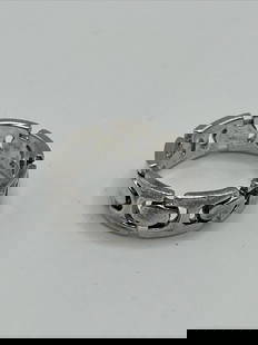 STERLING SILVER OPEN LINK ETERNITY BAND RING SIZE 7.5: STERLING SILVER OPEN LINK ETERNITY BAND RING SIZE 7.5 Add a touch of elegance to your outfit with this beautiful Sterling Silver Open Link Eternity Band Ring. Crafted with 925 metal purity, this ring