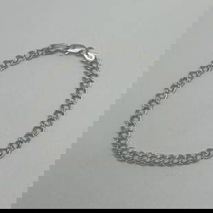 7" STERLING SILVER DOUBLE CIRCLE LINK CHARM BRACELET 4.4 GRAMS: 7" STERLING SILVER DOUBLE CIRCLE LINK CHARM BRACELET 4.4 GRAMS This 7" Sterling Silver Double Circle Link Charm Bracelet weighs 4.4 grams and is crafted from 925 sterling silver. The bracelet features