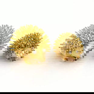 18K YELLOW GOLD DIAMOND MOTHER & BABY PORCUPINE BROOCH PINS: 18K YELLOW GOLD DIAMOND MOTHER & BABY PORCUPINE BROOCH PINS Diamonds 18k Yellow Gold Mother & Baby Porcupine Brooch Pins Description This adorable set of two mother and baby porcupine pins are crafted