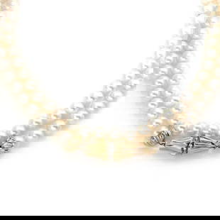 14K YELLOW GOLD DIAMOND AND PEARL NECKLACE 36" LONG: 14K YELLOW GOLD DIAMOND AND PEARL NECKLACE 36" LONG 14k Yellow Gold Diamond and Pearl Necklace 36" Long Description This elegant vintage necklace has a long single strand pearls. It has a lovely