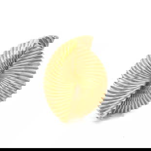 CARTIER VINTAGE GOLD BROOCH 14K YELLOW SWIRL SHELL DESIGN: CARTIER VINTAGE GOLD BROOCH 14K YELLOW SWIRL SHELL DESIGN This is a lovely vintage authentic brooch by Cartier, it is crafted from 14k yellow gold featuring a thin large ribbed shell set in a swirl