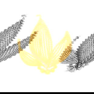 TIFFANY & CO. GOLD BROOCH VINTAGE 18K YELLOW MESH LEAVES STYLE: TIFFANY & CO. GOLD BROOCH VINTAGE 18K YELLOW MESH LEAVES STYLE This lovely authentic vintage brooch is from Tiffany & Co. It is crafted from 18k yellow gold featuring a triple mesh curved leaves set