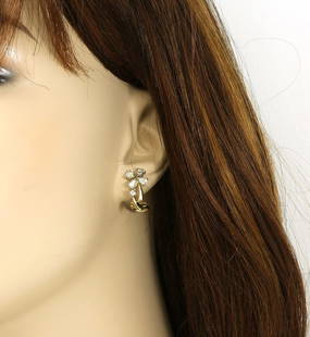 PEAR SHAPE DIAMOND EARRINGS 18K YELLOW GOLD FLORAL POST CLIP 1.8CT: PEAR SHAPE DIAMOND EARRINGS 18K YELLOW GOLD FLORAL POST CLIP 1.8CT Beautiful 1.80ct Diamonds 18k Yellow Gold Floral Post Clip Earrings This is a beautiful pair of 18k yellow gold and diamonds ladies f